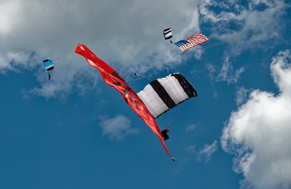 20220425 133704 Deland Skydive Black Daggers Flag Demo