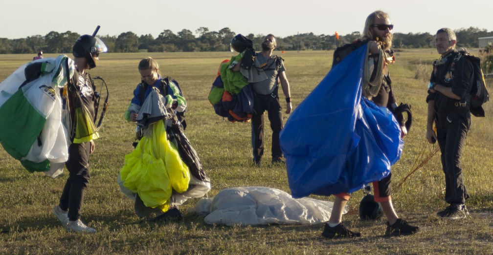 20200101_163854_Sebastian_Skydive_CraigVDW_RyanHathaway.jpg