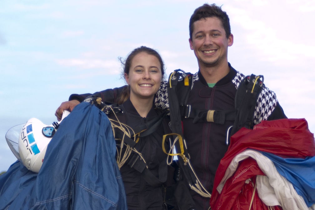 20191230_161634_Sebastian_Skydive_Lou_Natalie.jpg