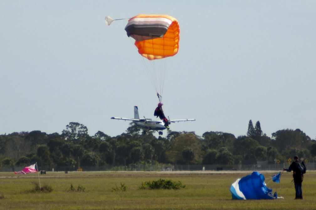 20200119 113349 Sebastian Skydive CarlosLeon Plane MarkDaniels