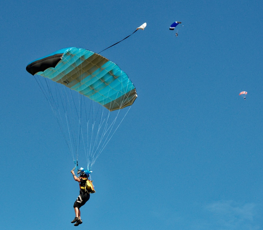 20211022_140706_Sebastian_Skydive_RoyalHamilton_MichaelThompson_Marc.jpg