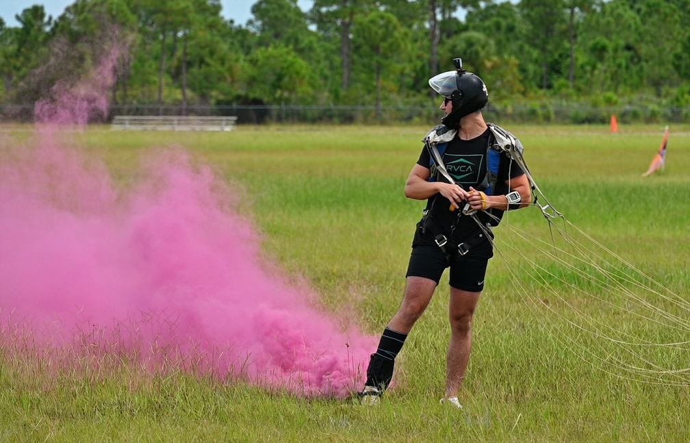 20210917 112947a Sebastian Skydive BrianYoung Smoke ORIG1