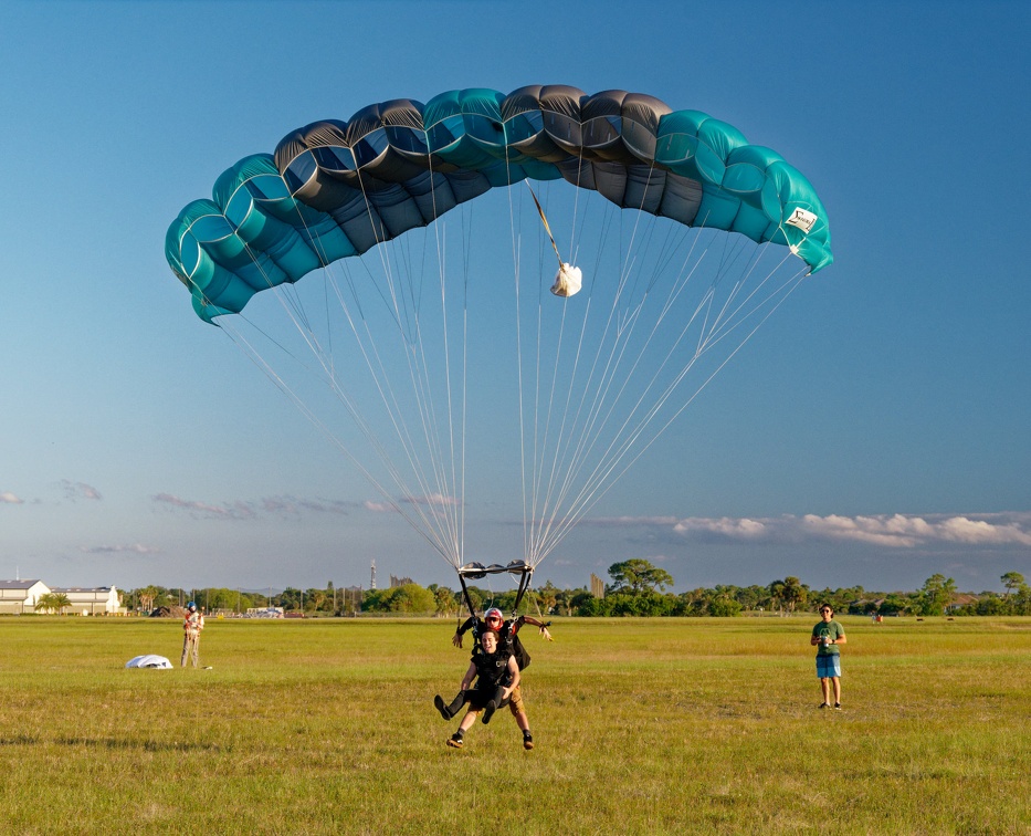 20211031 175456 Sebastian KevinWMurphy Skydive GarrettWilliams TylerHudson tandem KurtisStrigl