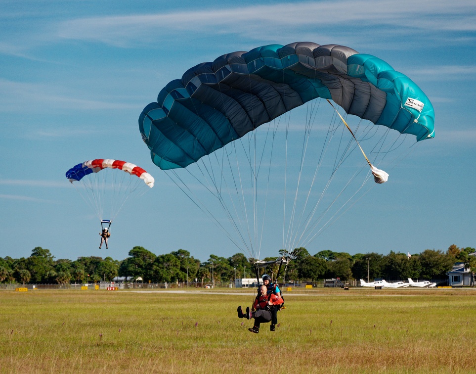 20211126 153557 Sebastian Skydive LiamWertheimer Tandem MarekStrojvus ChristinaValdes