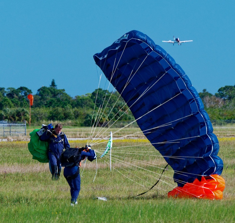 20211126_132654_Sebastian_Skydive_MikeParker_OxanaBobrovskaya_Plane.jpg