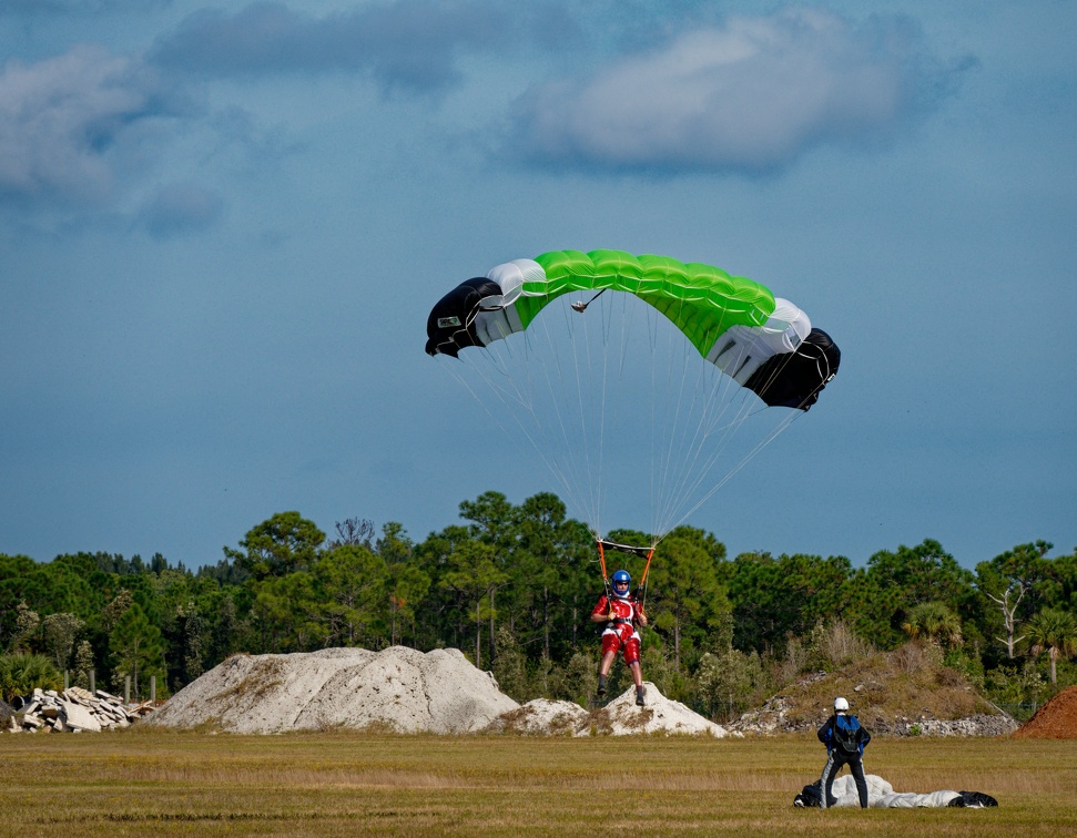 20211211 100604 Sebastian Skydive Santas TracyBattle