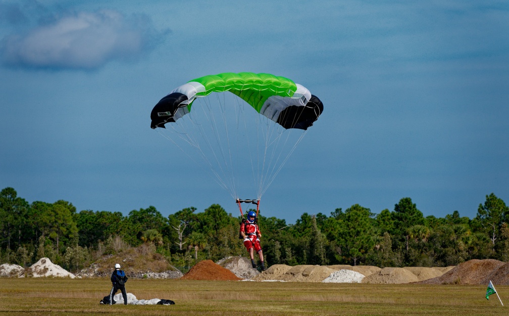 20211211 100606 Sebastian Skydive Santas TracyBattle