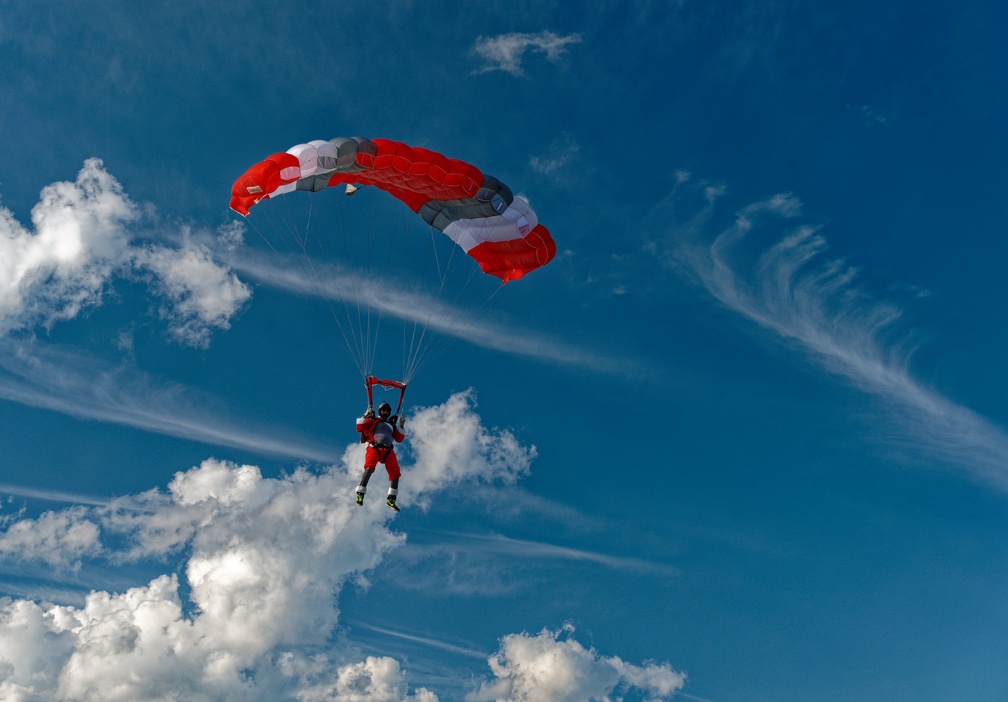 20211211 145612 Sebastian Skydive Santas ByronGaskin