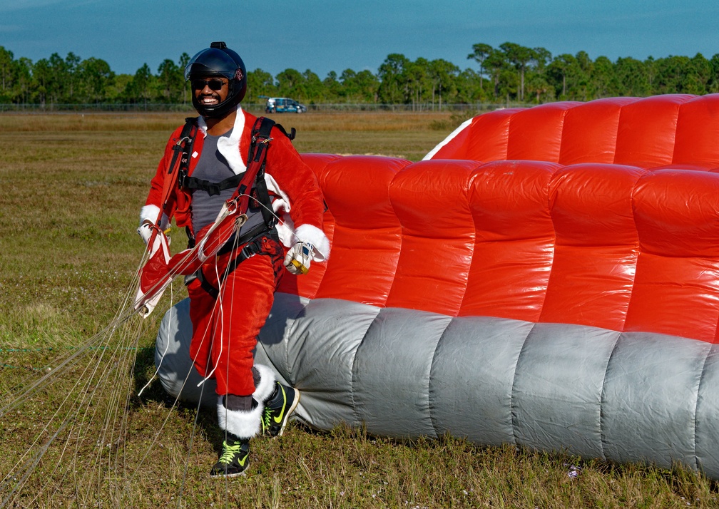 20211211 145622 Sebastian Skydive Santas ByronGaskin