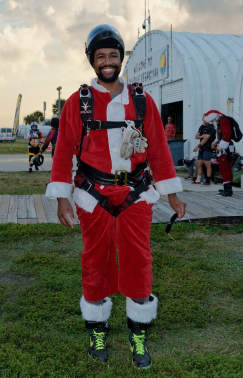 20211211 164713 Sebastian Skydive Santas ByronGaskin