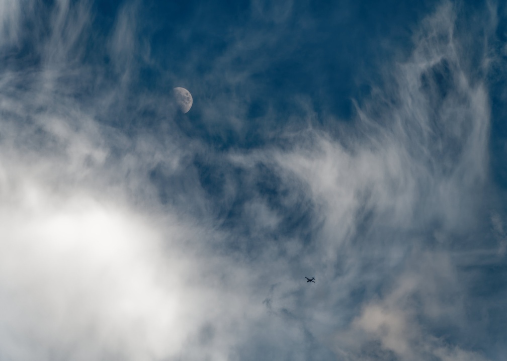 20211211 163055 Sebastian Skydive Clouds Moon Plane Otter DaveSchwartz