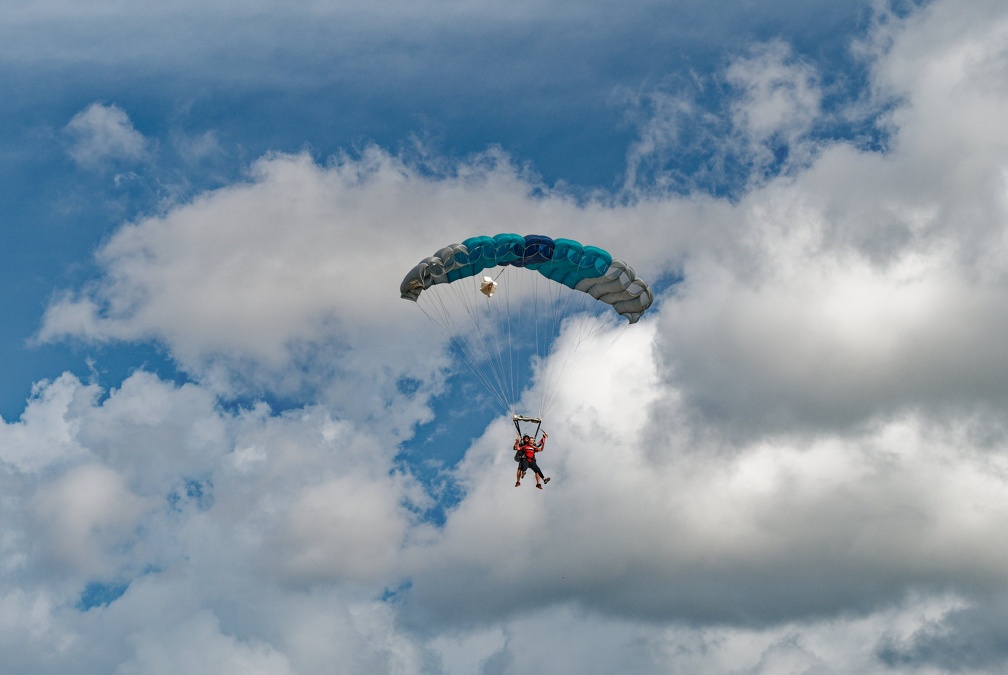 20211219 114823 Sebastian Skydive LiamWertheimer tandem 