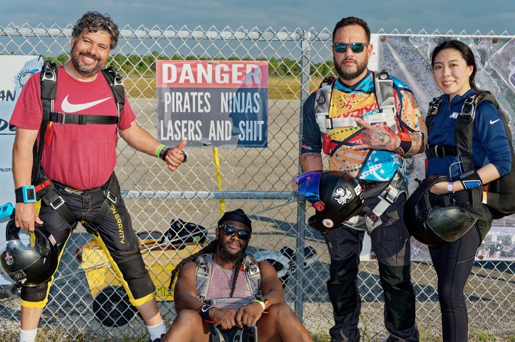 20211228_152712_Sebastian_Skydive_Invasion_LarryCanario_HaichenRong_.jpg