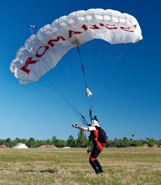 20211228 100904 Sebastian Skydive Invasion MaxCohn