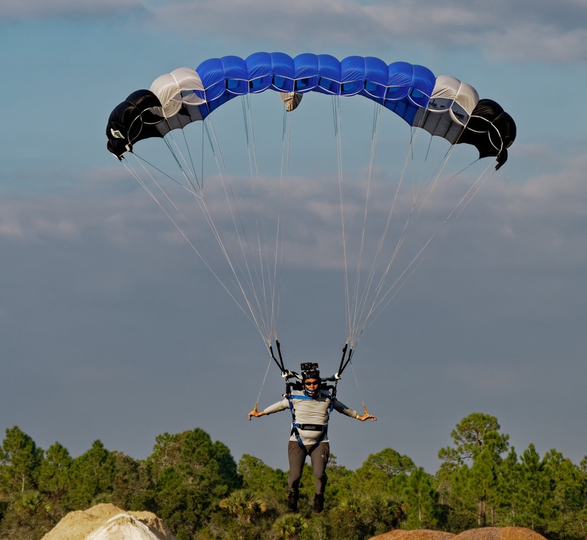 20211228 155219 Sebastian Skydive Invasion KazuOyama