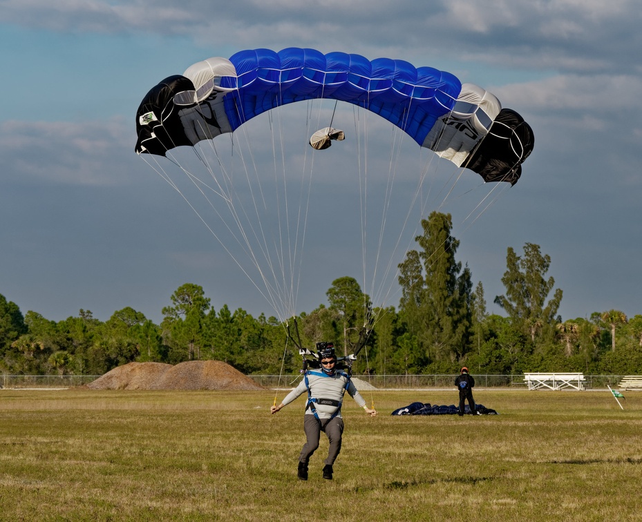 20211228 155220 Sebastian Skydive Invasion KazuOyama