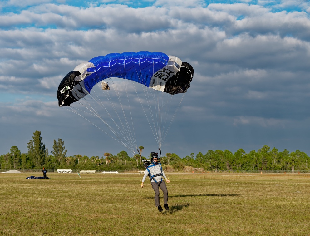 20211228 155221 Sebastian Skydive Invasion KazuOyama