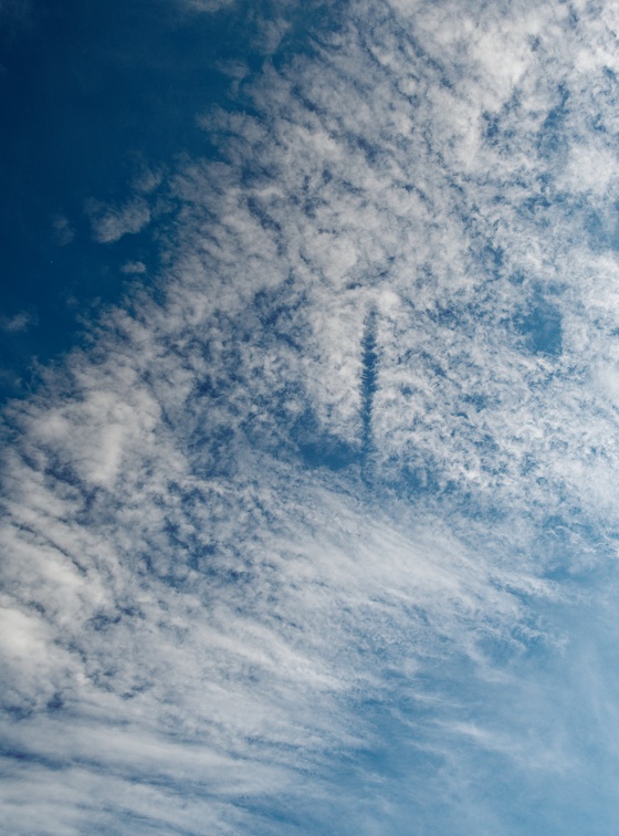 20220107 110321 Sebastian Skydive Cloud Disturbed by Plane