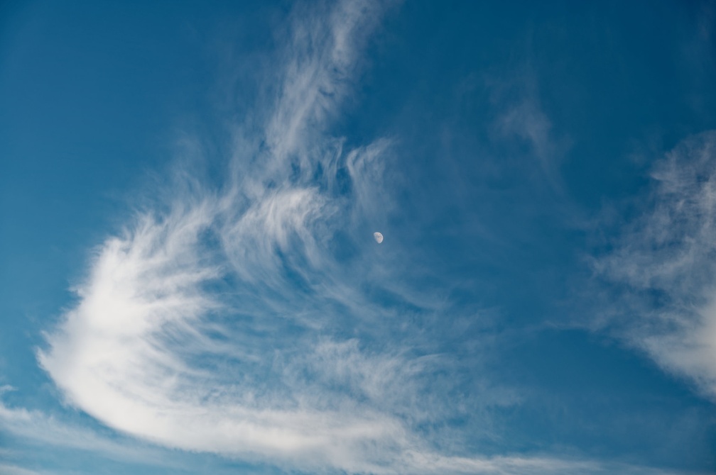 20211113 163157 Sebastian Skydive Clouds Moon