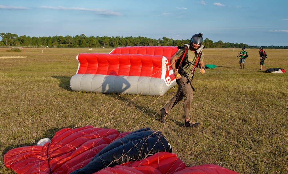 20211211 161900 Sebastian Skydive Santas ScottPaulson StephenPerry KurtisStrigl