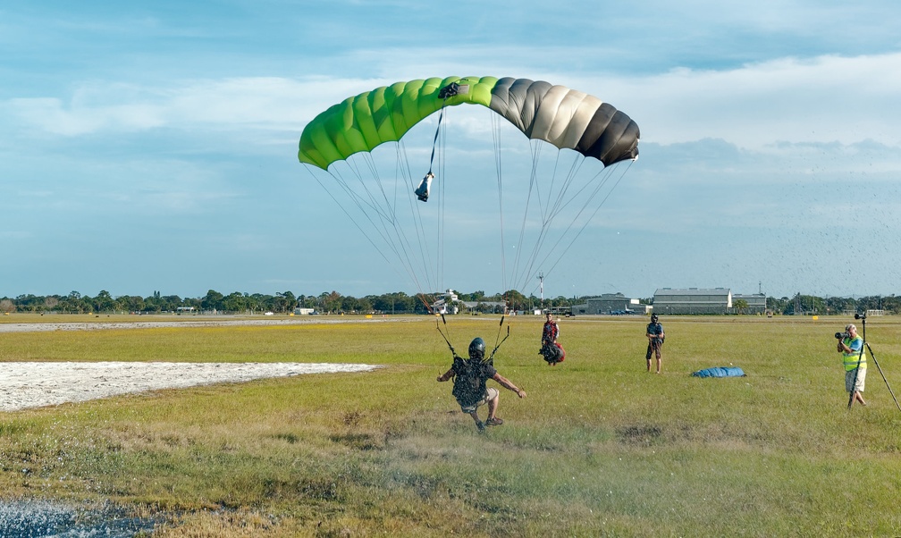 20201206 151118 Sebastian Skydive FLCPA Meet2 ForrestFrizzell ScottMurray