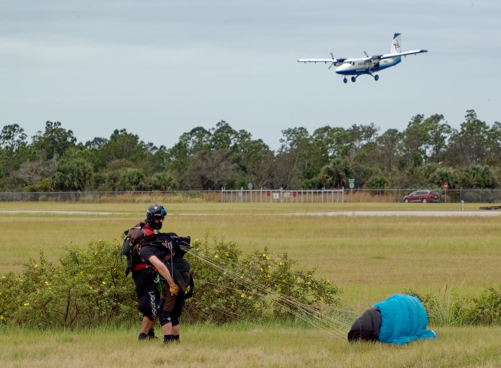 20201204 113002 Sebastian Skydive FLCPA Meet2 StephenOKeefe TroyFallon Plane