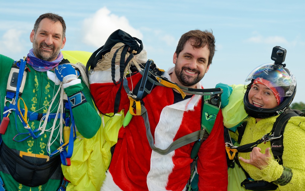 20211211_103520_Sebastian_Skydive_Santas_PaulCivitella_FelipeGiustina_DonnaDawson.jpg