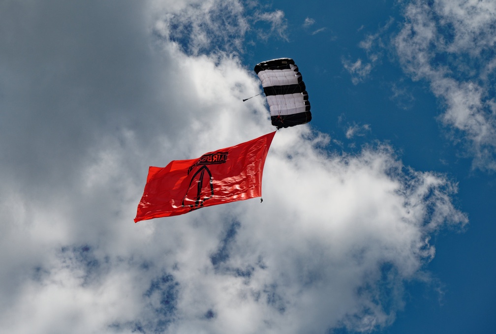 20220425 133651 Deland Skydive Black Daggers Flag Demo