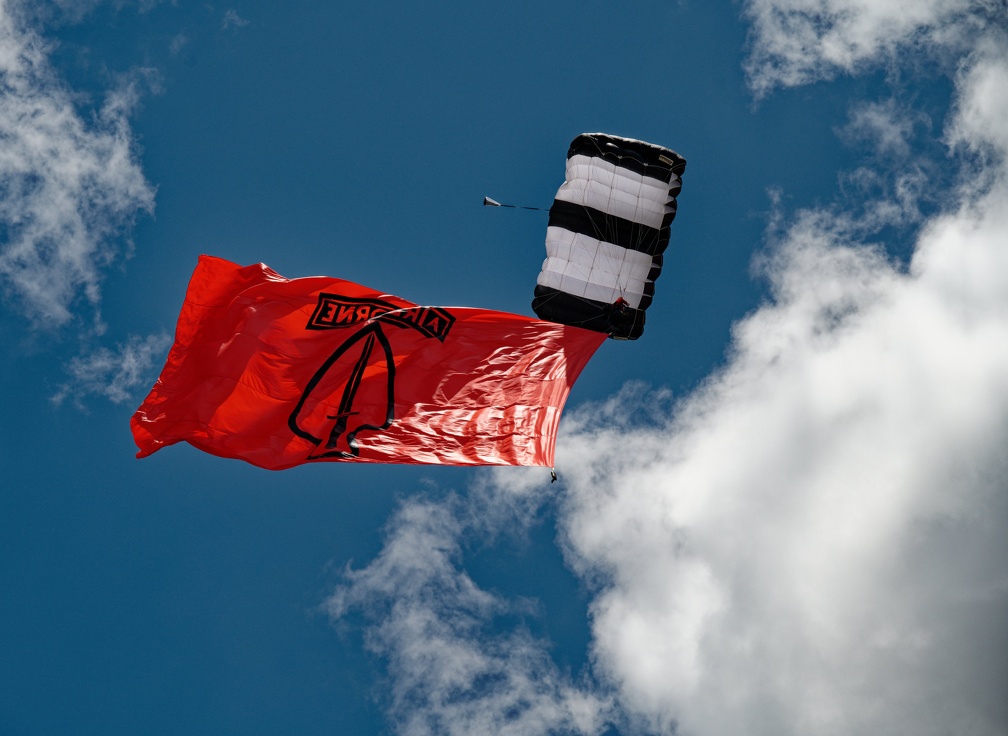 20220425 133657 Deland Skydive Black Daggers Flag Demo
