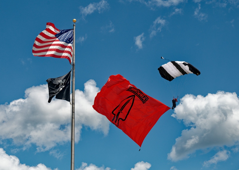 20220425 133707 Deland Skydive Black Daggers Flag Demo