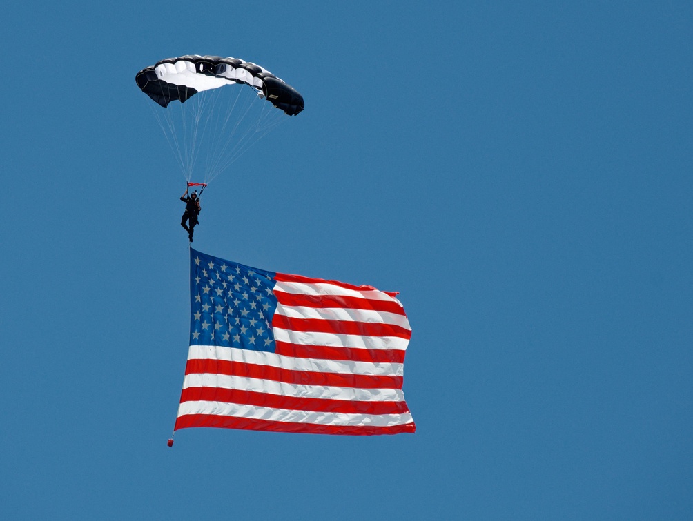 20220425 133718 Deland Skydive Black Daggers Flag Demo