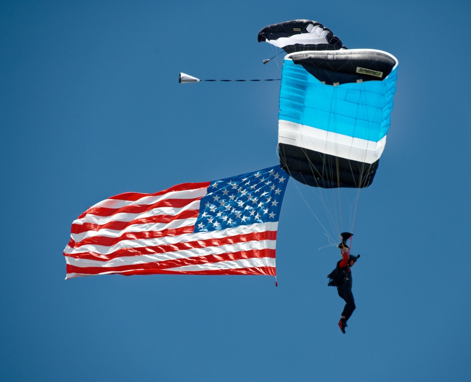 20220425 133730 Deland Skydive Black Daggers Flag Demo