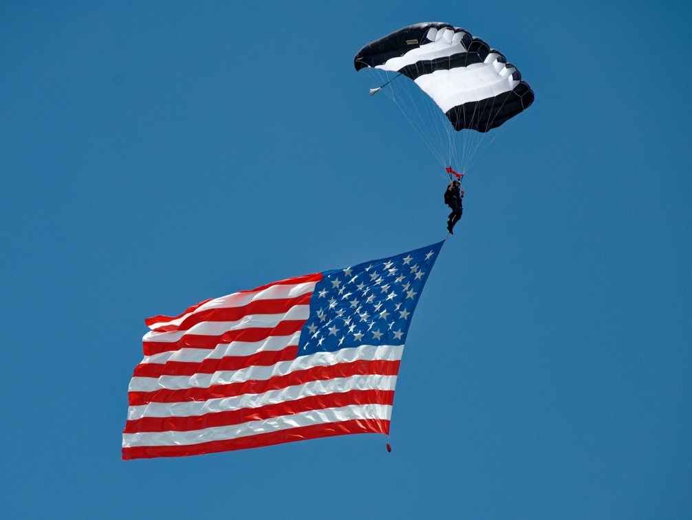 20220425 133731 Deland Skydive Black Daggers Flag Demo