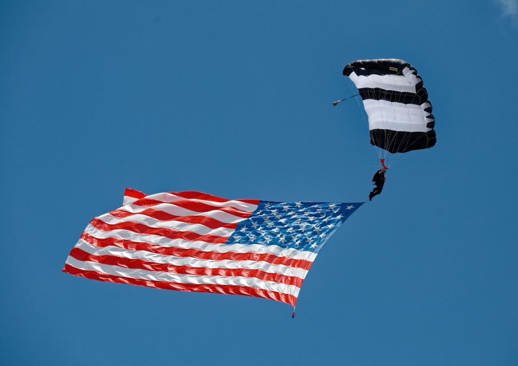 20220425 133737 Deland Skydive Black Daggers Flag Demo