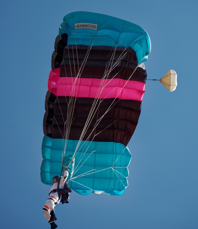 20071124 114820 Pushkar India Skydiver