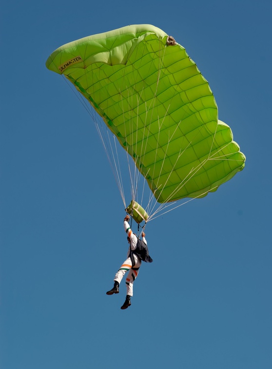 20071124_115010_Pushkar_India_Skydiver.jpg