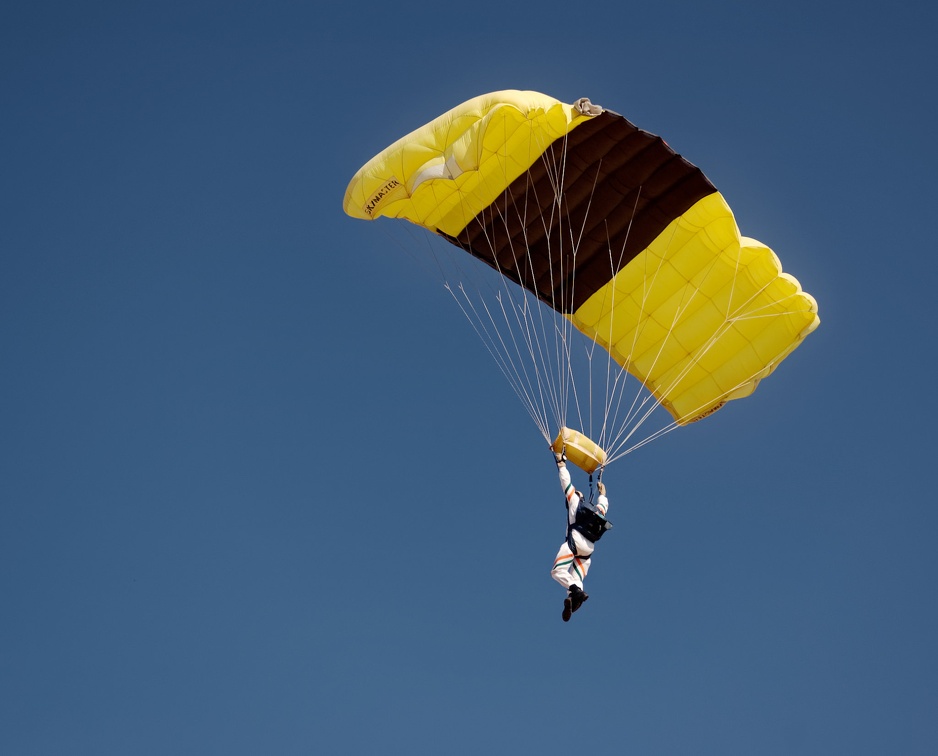 20071124 115057 Pushkar India Skydiver